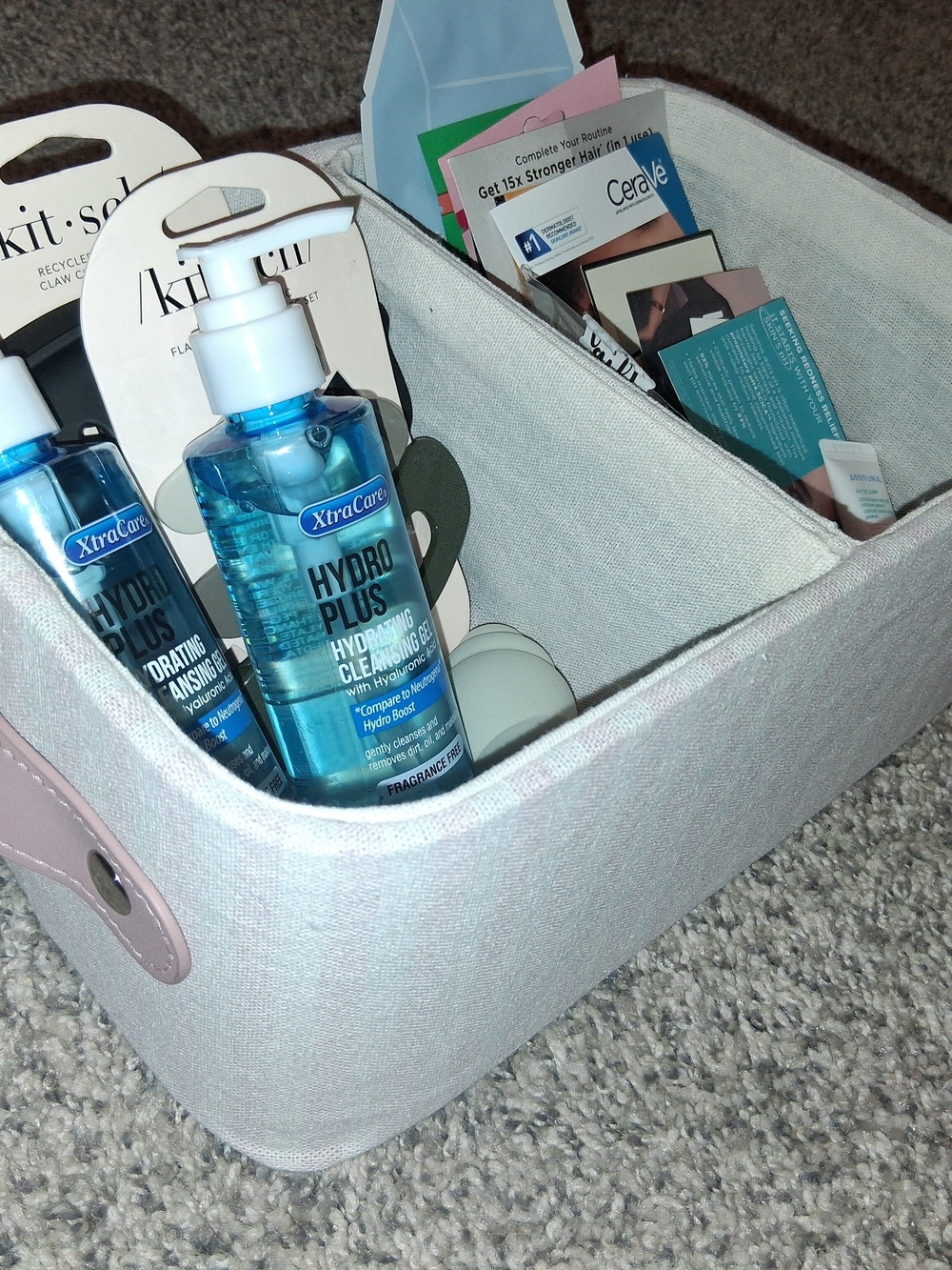 Neutrogena Hydrating Cleansing Gel - Blue - Picture 3 of 7